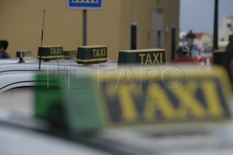 atencion-taxistas-aprobada-convocatoria-nuevos-carnes-renovaciones