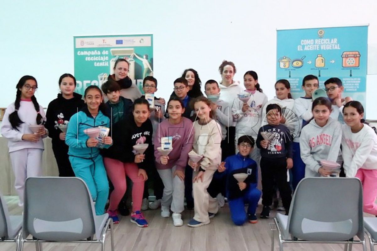 alumnos-principe-felipe-aprenden-reciclar-textil-aceite-001-portada