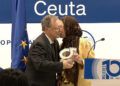 anisa-milud-ali-recibe-reconocimiento-mujer-10-001