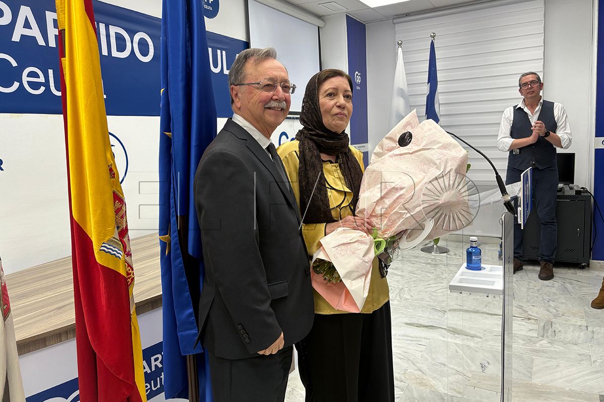 anisa-milud-ali-recibe-reconocimiento-mujer-10-014