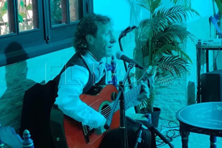 artista-jose-carlos-torres-estrena-voz-tertulia-flamenca-008