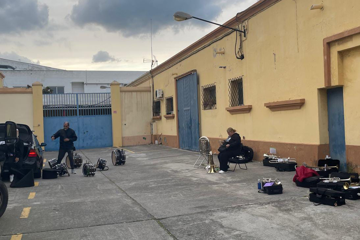 banda-encrucijada-ensayando-bajo-frio-lluvia-004