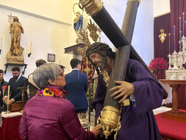 besamanos-acerca-semana-santa-amargura