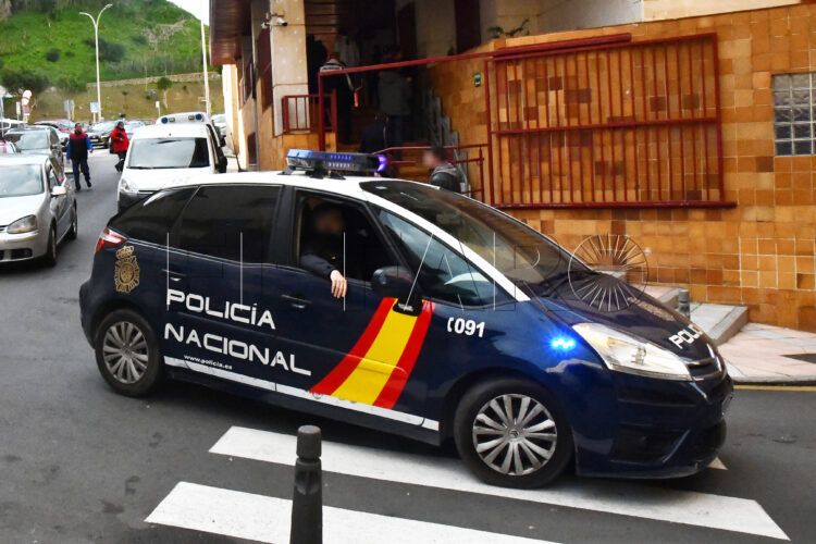 coche-policia-nacionl-palacio-justicia-juzgados