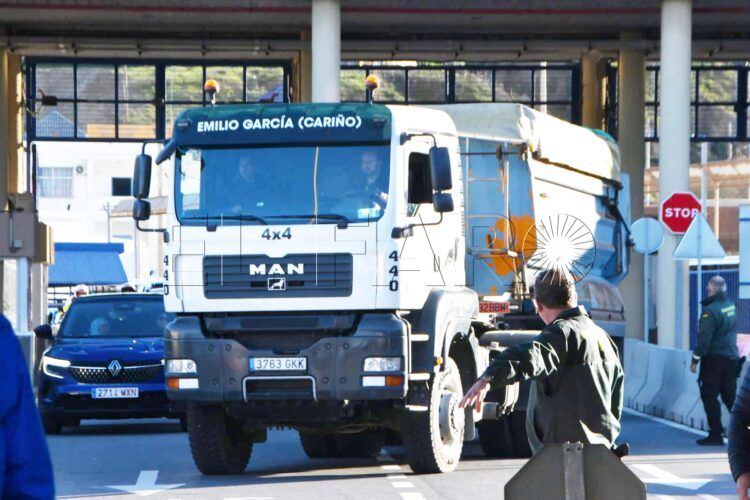 entra-ceuta-primer-camion-aridos-aduana-comercial-6