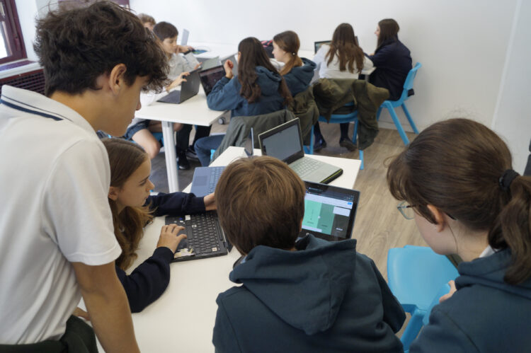 estudiantes-unen-combatir-soledad-no-deseada-ONCE-2