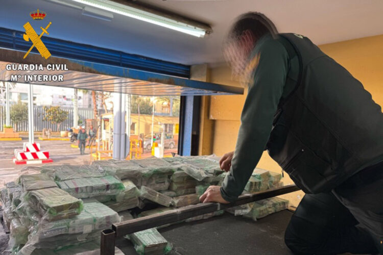 golpe-guardia-civil-narco-ceuta-hachis-003