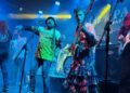 molestando-vecinos-divertirse-publico-musica