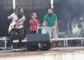 molestando-vecinos-divertirse-publico-musica