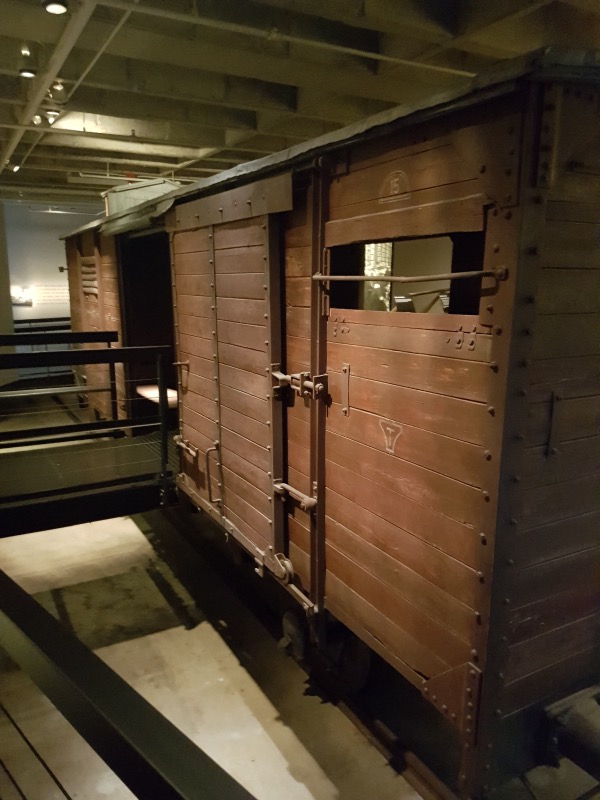 nadie-engane-recuerdo-holocausto-genocidio-perpetra-002