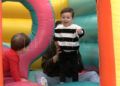 ninos-celebran-final-ramadan-colchonetas-manualidades-026