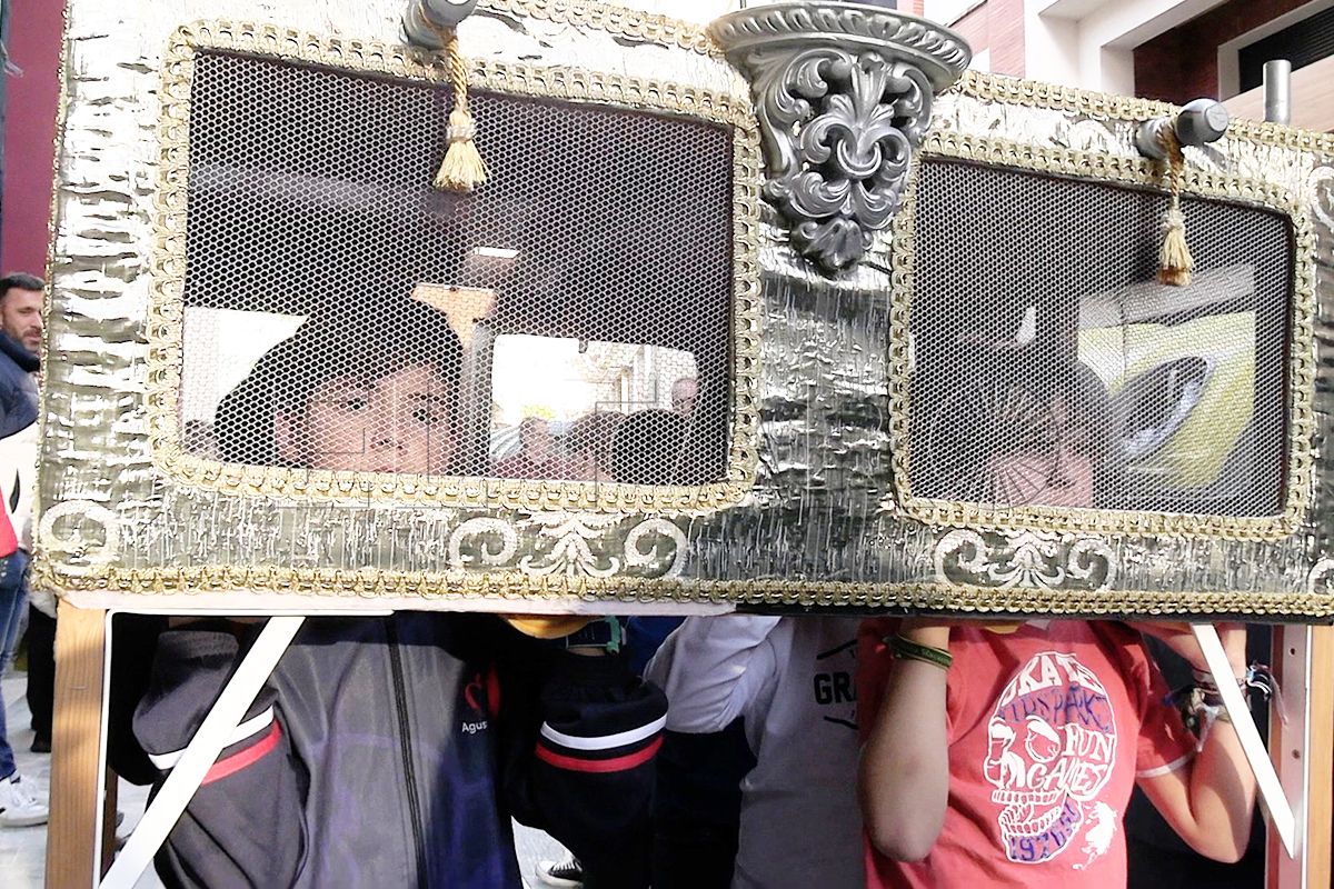 ninos-ensayan-bajo-trabajaderas-procesion-abril-012-principal