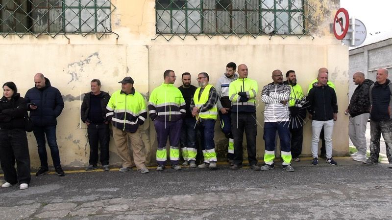 policia-nacional-acude-estructuras-estrecho-negar-entrada-trabajadores