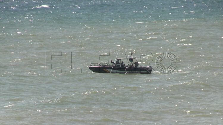 rescates-guardia-civil-mar-inmigrantes-huidas-desesperadas-12