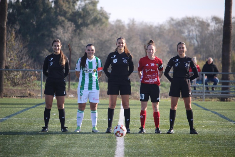 soraya-chairi-pionera-arbitraje-caballa-futbol-007