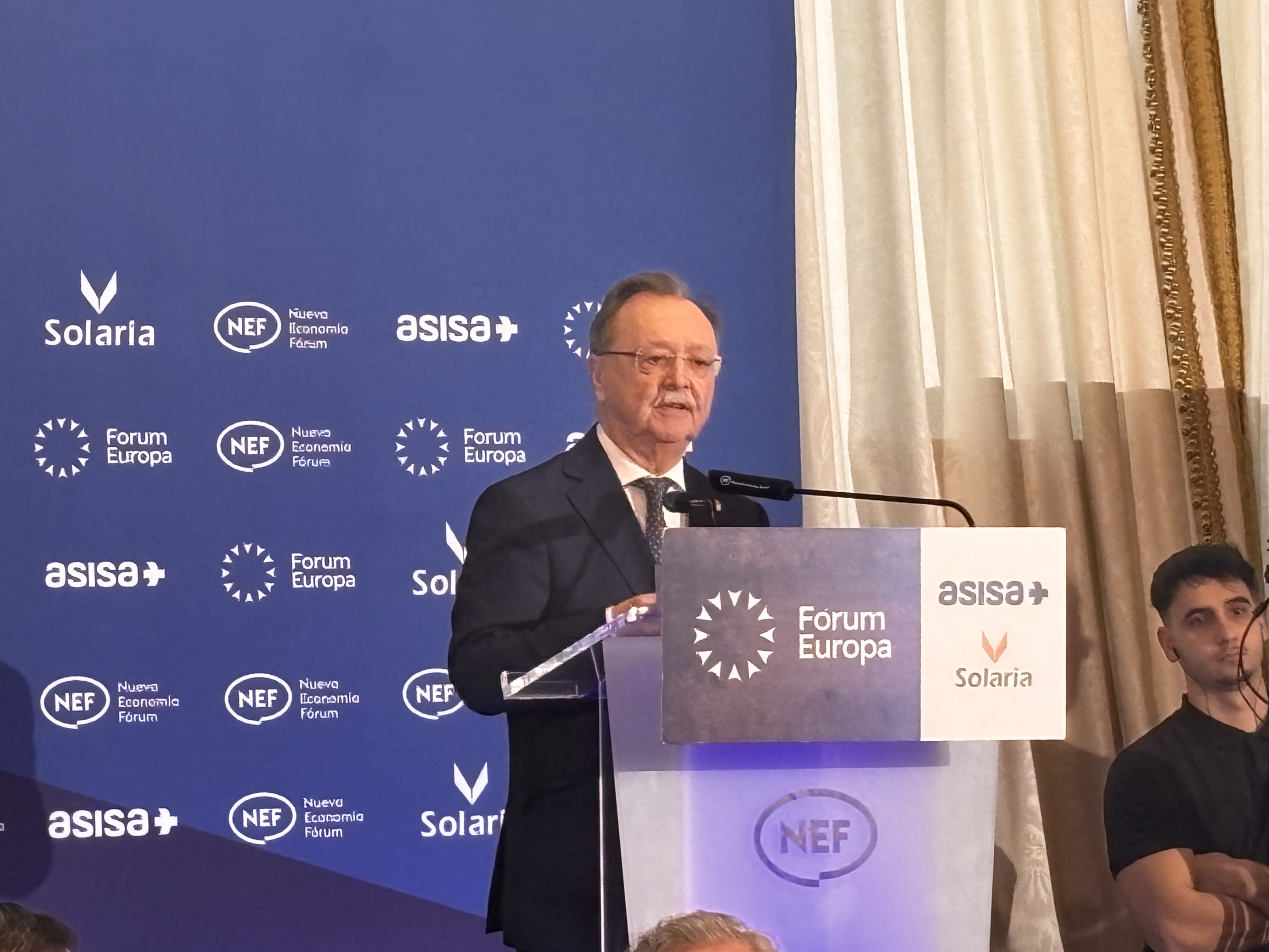 vivas-defiende-futuro-ceuta-forum-nueva-economia-9