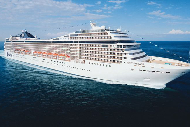 2000-turistas-crucero-msc-musica