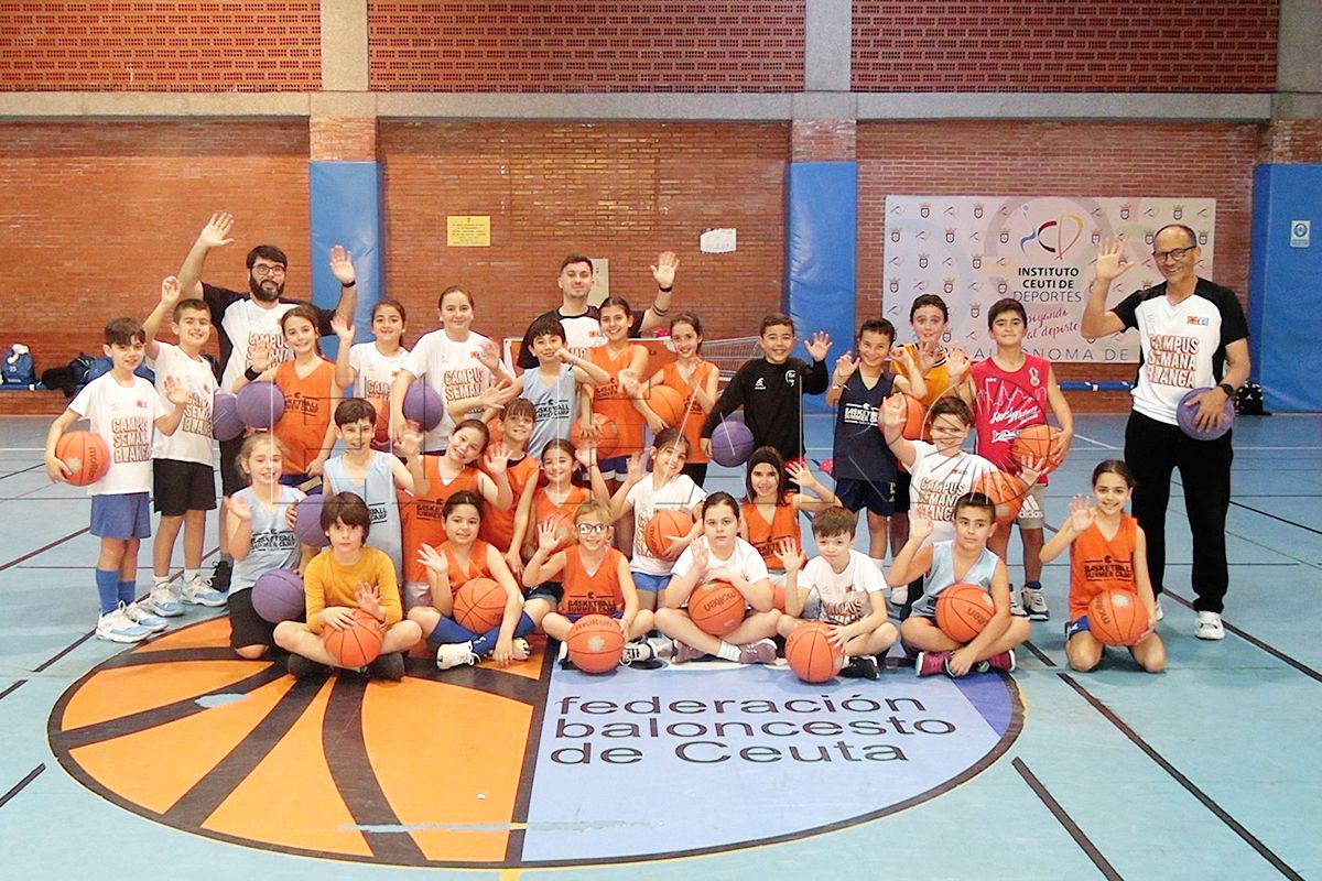 alrededor-30-ninos-disfrutan-campus-baloncesto-001-principal