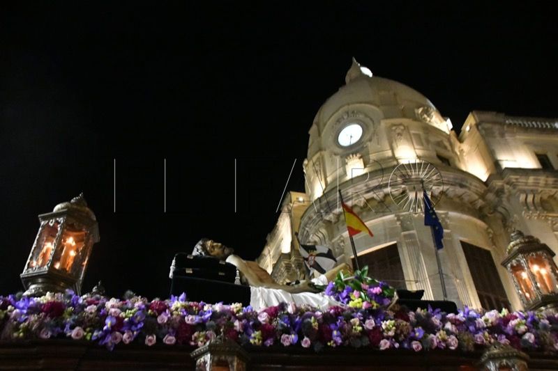 ceuties-acompanan-santo-entierro-emotiva-salida-semana-santa-ceuta-2025-047