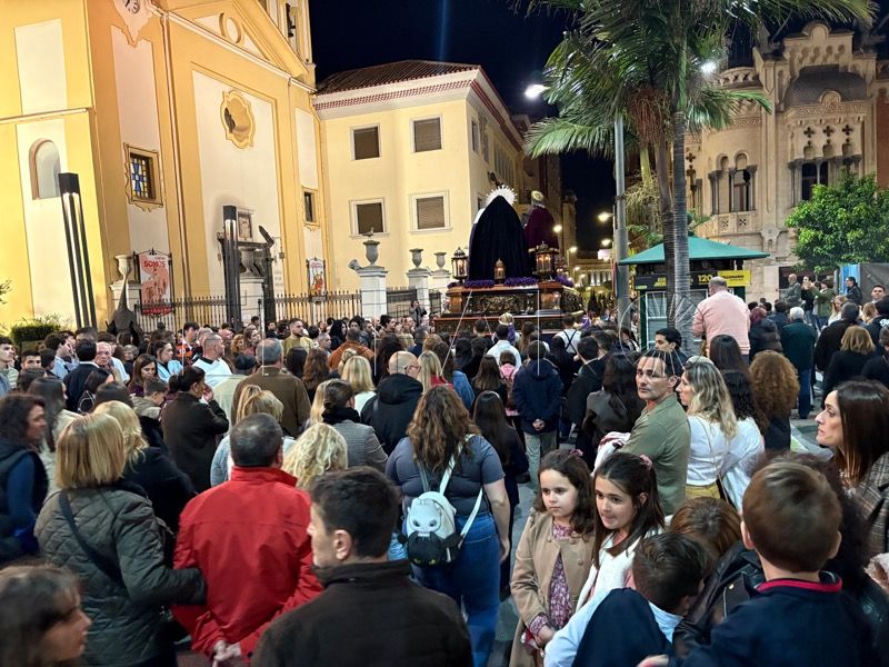 descendimiento-envuelve-madrugada-viernes-santo-semana-santa-2025