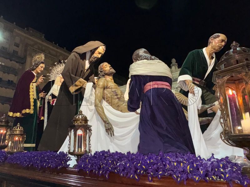 descendimiento-envuelve-madrugada-viernes-santo-semana-santa-2025