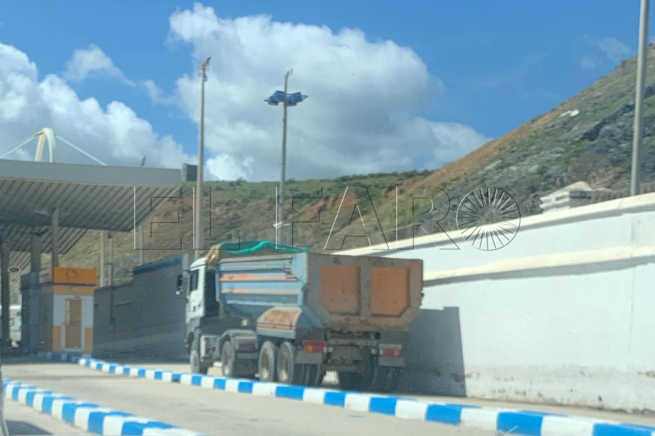 entra-camion-cargar-grava-marruecos-ceuta