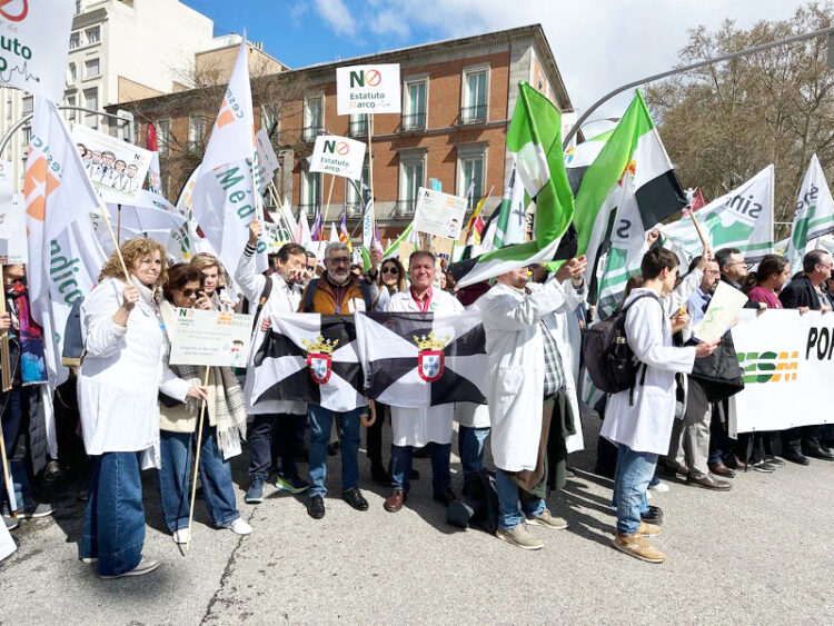 medicos-protesta-borrador-reforma-sanitaria-004