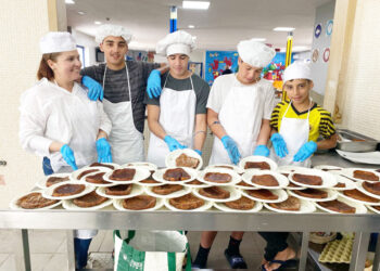 menores-esperanza-torrijas-semana-santa-ceuta-2025-017