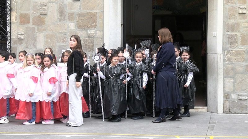 pequenos-colegio-inmaculada-procesion-cuaresma-027-play