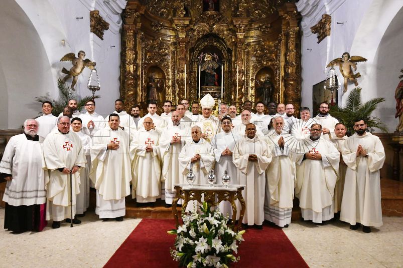 renovacion-votos-bendicion-oleos-misa-crismal-semana-santa-ceuta-2025