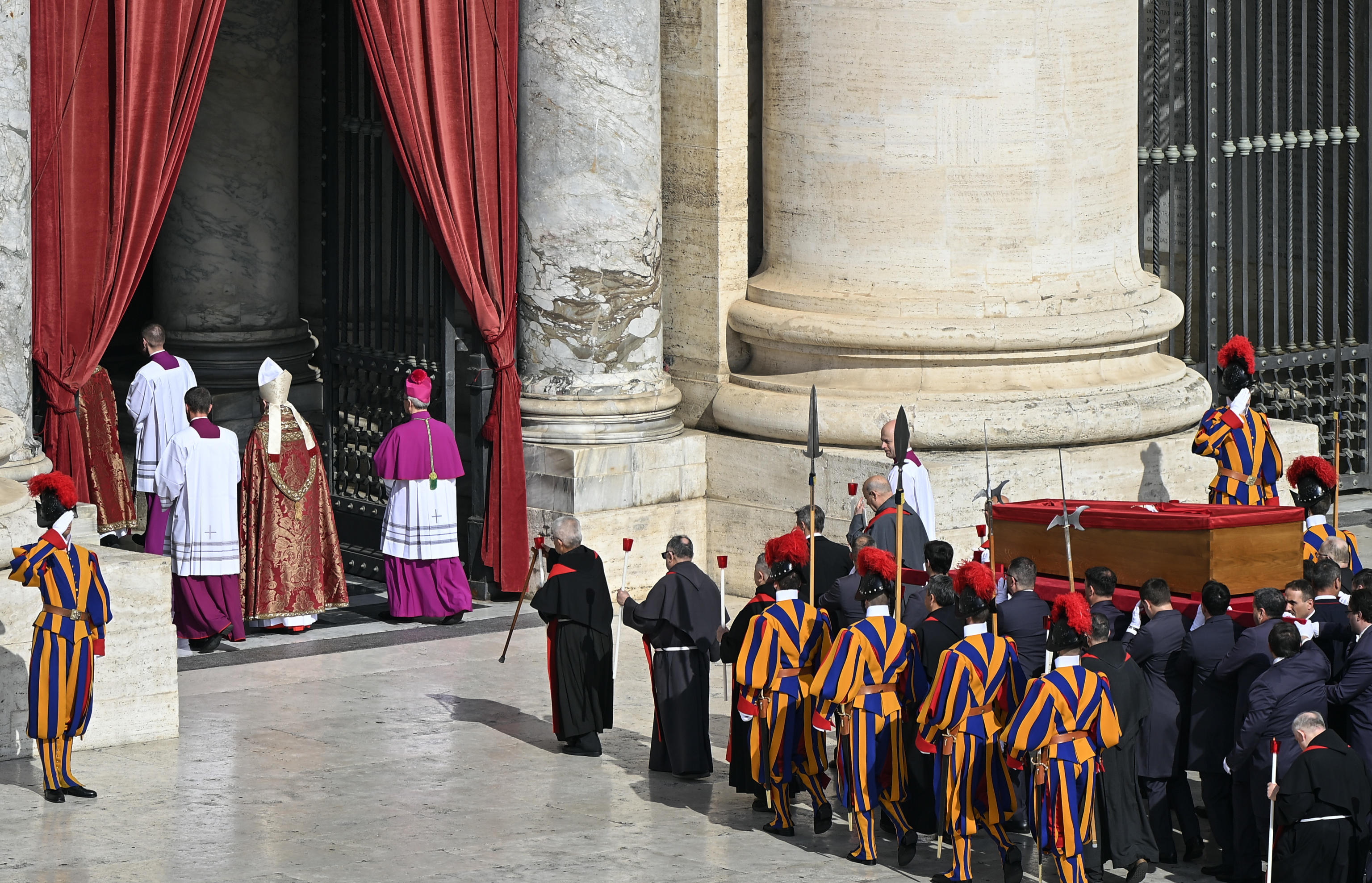 traslado-cuerpo-papa-francisco-basilica-san-pedro.jpg