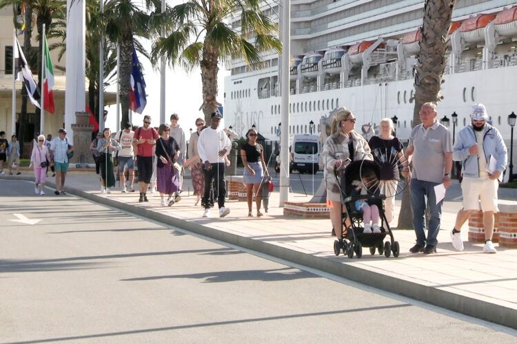 turistas-crucero-msc-musica-2600-pasajeros-3