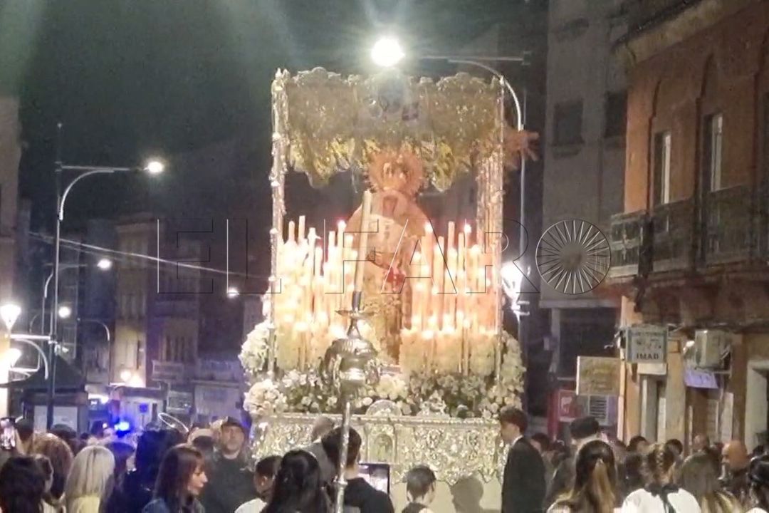 virgen-lagrimas-ayudada-desde-fuera-llegar-templo-5
