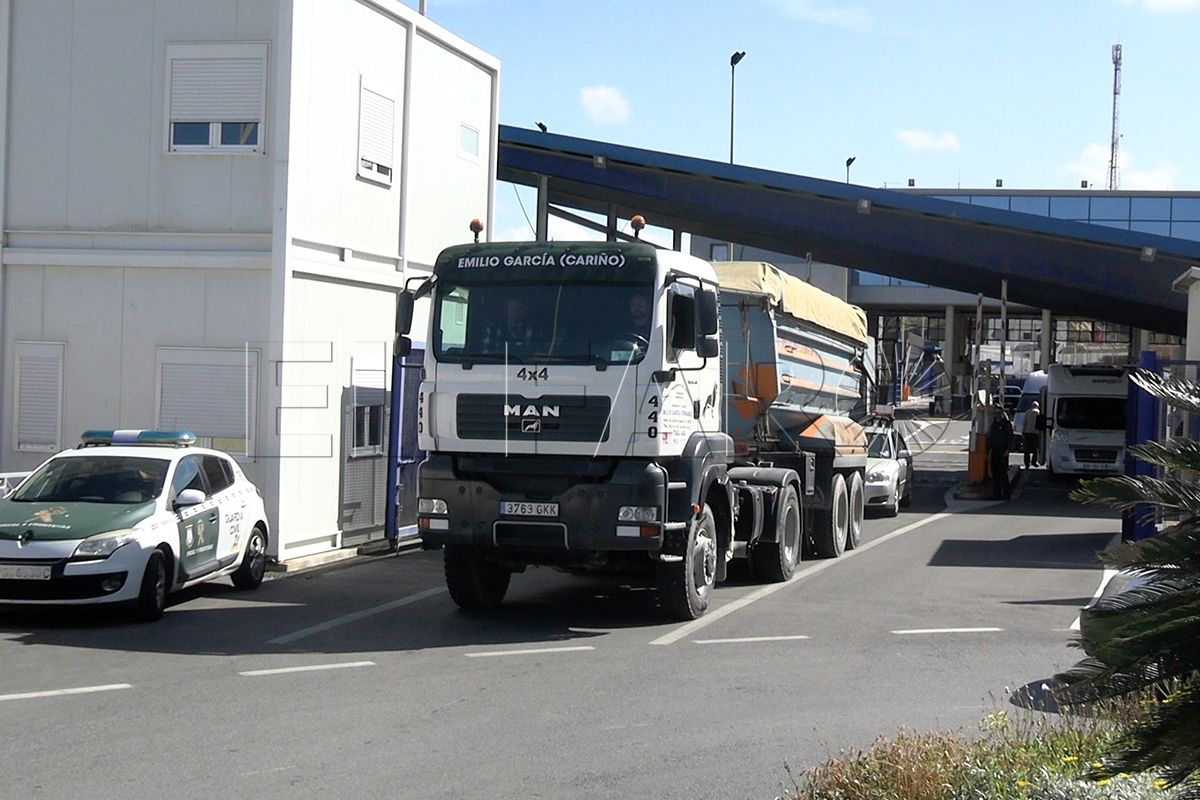 aduana-comercial-importacion-arena-marruecos-ceuta-003