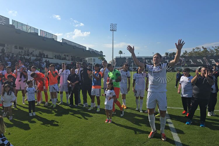 celebracion-victoria-ad-ceuta-merida-futbol-006