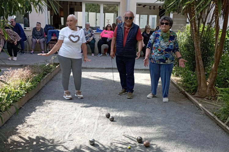 centro-social-mayores-disfruta-divertida-tarde-petanca-001