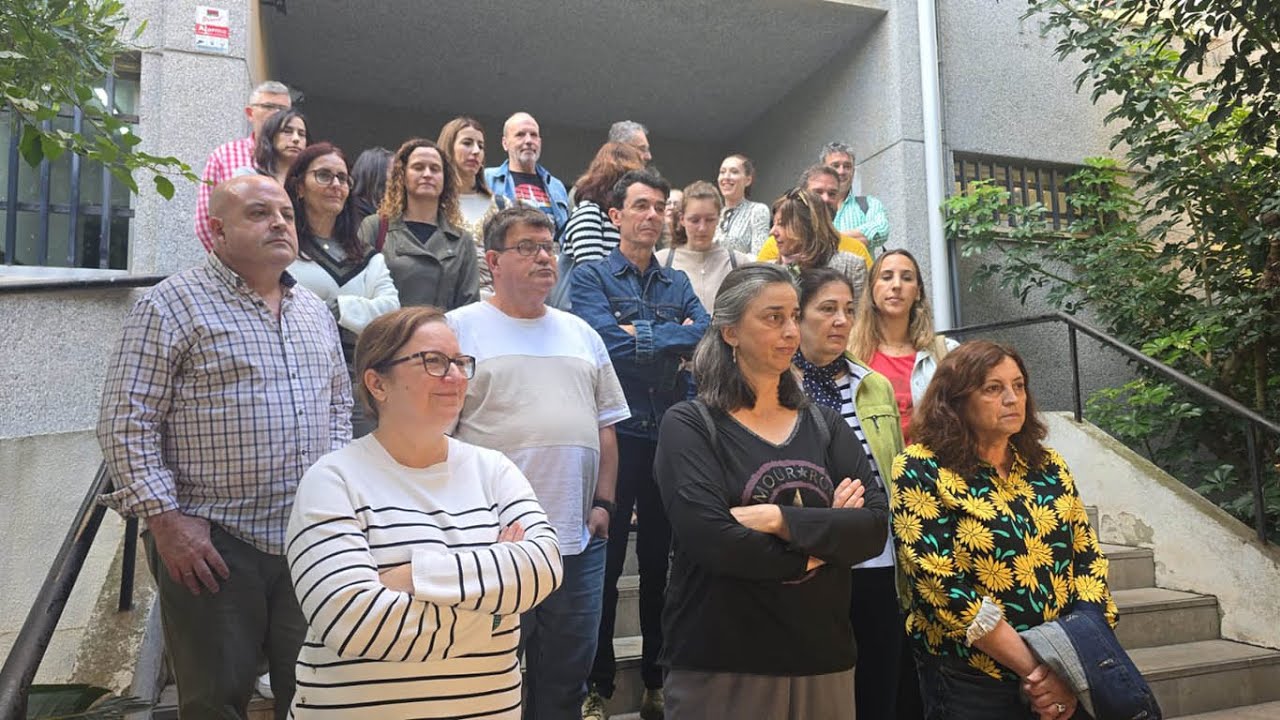 Concentración en el Camoens tras agresión verbal a una profesora