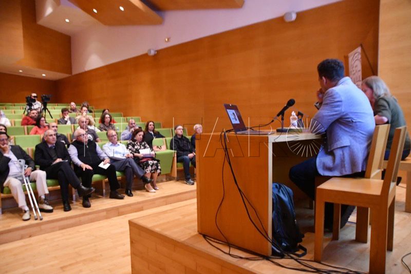 conferencia-enterramientos-medievales-practican-presente-006