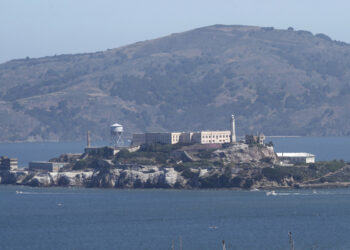 reaccion-coronel-banos-reapertura-alcatraz