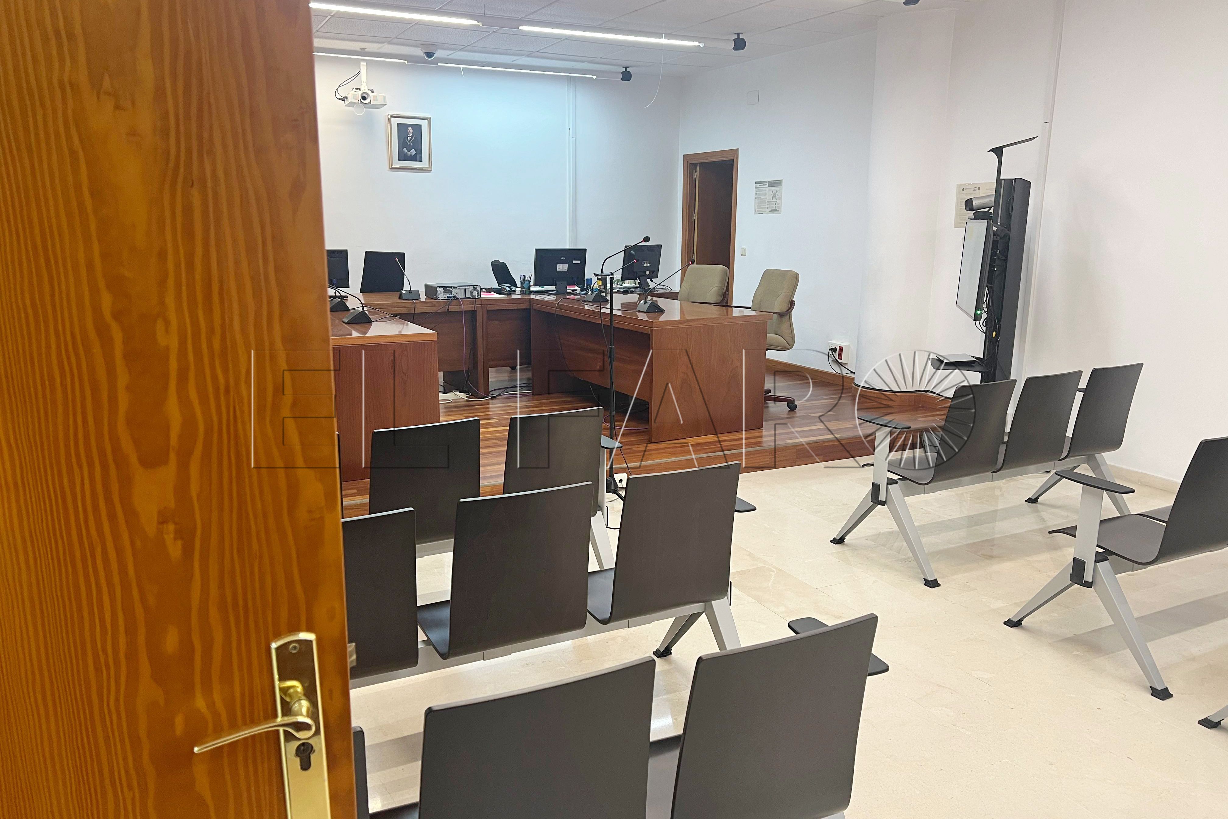 sala-juicio-tribunal-vacia