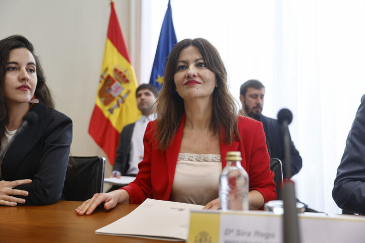sectorial-menores-ministra-sira-rego