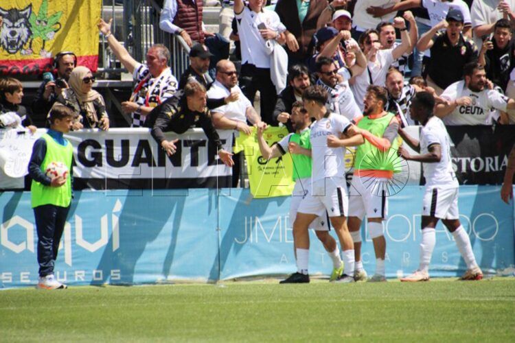 victor-corral-heroe-ceuta-ascenso-vino-izarra-002